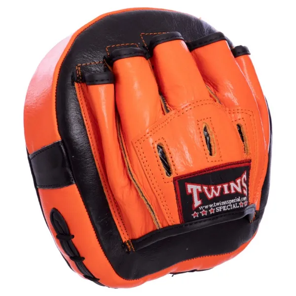 Лапы изогнутые для бокса и единоборств TWN (2 шт), 18 × 18 × 8 см VL-2054 